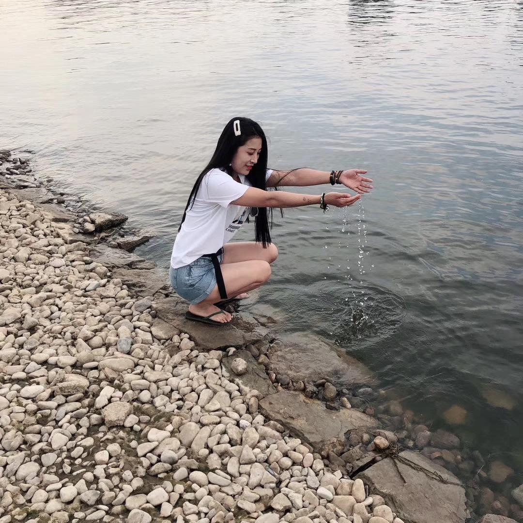 ❤️爱唱歌的飞飞❤️