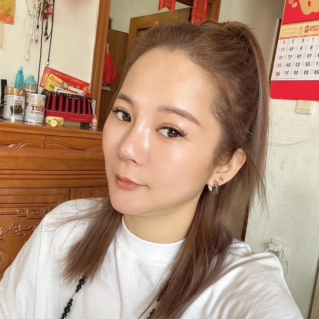 我是艺歌吖.