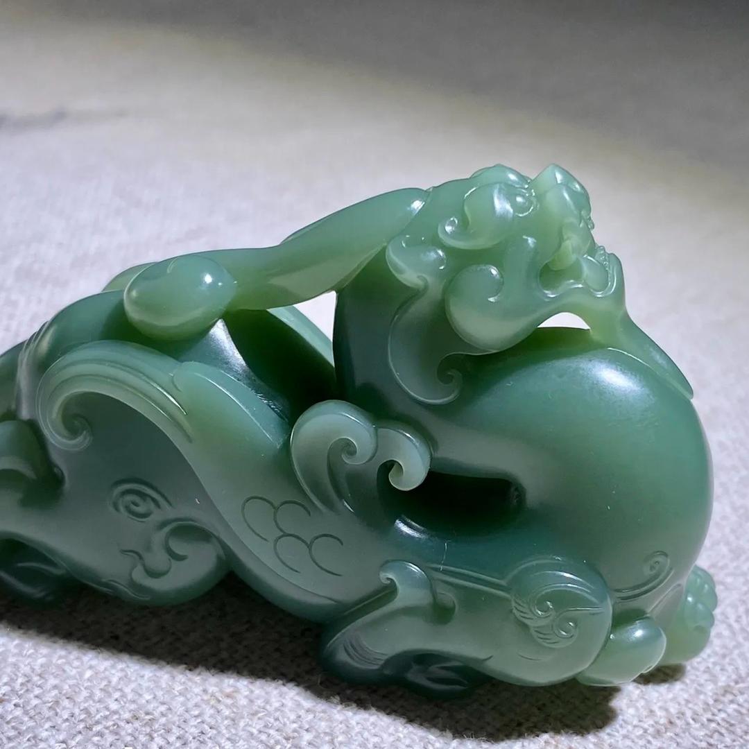 小郑爱捡和田玉