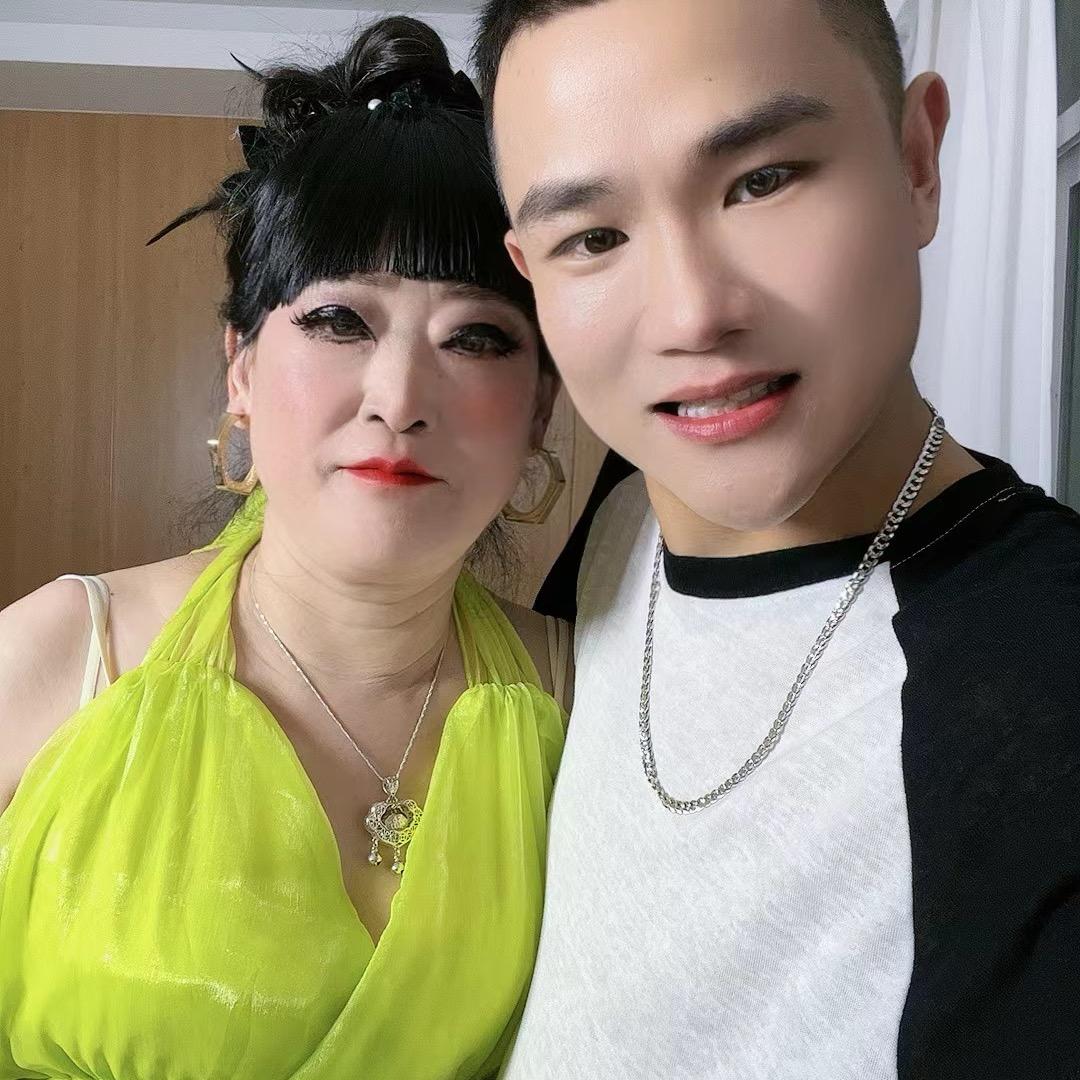.龙大美（天鹅已离婚）