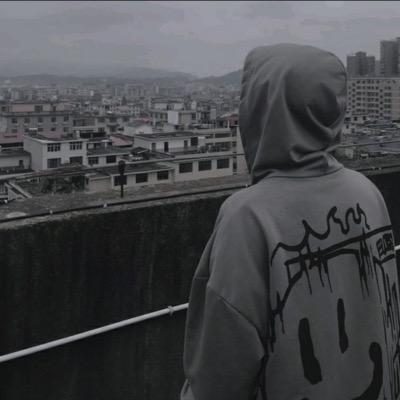 、独坐愁城为一人……