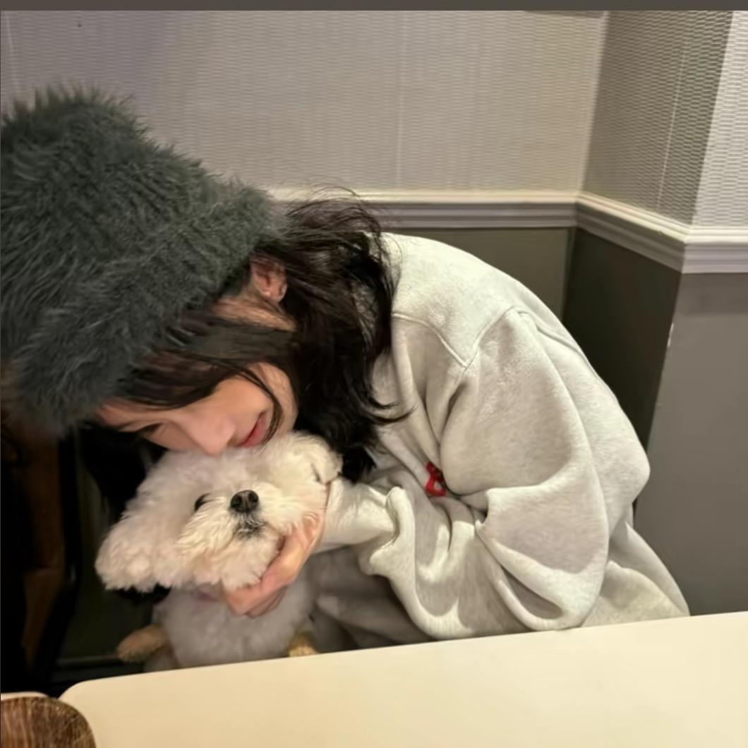 美女也会ᵉᵐᵒ