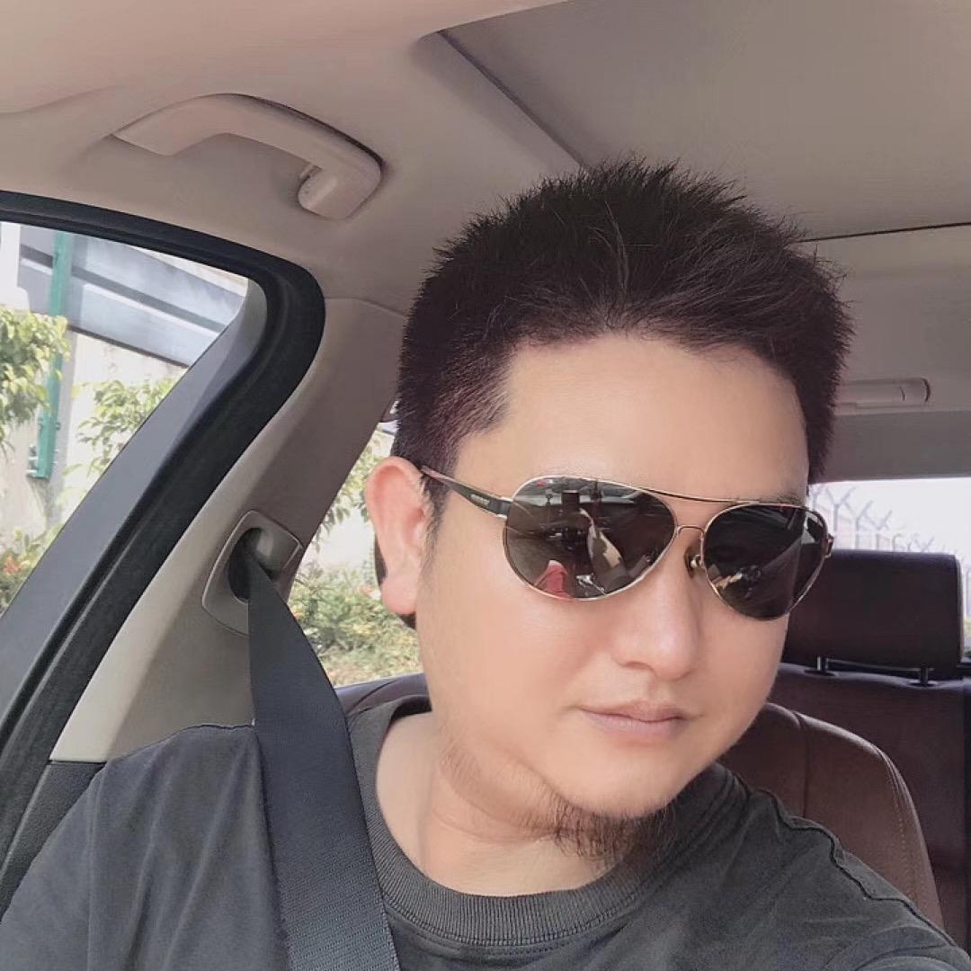 刘先生（黑眼睛家具设计）
