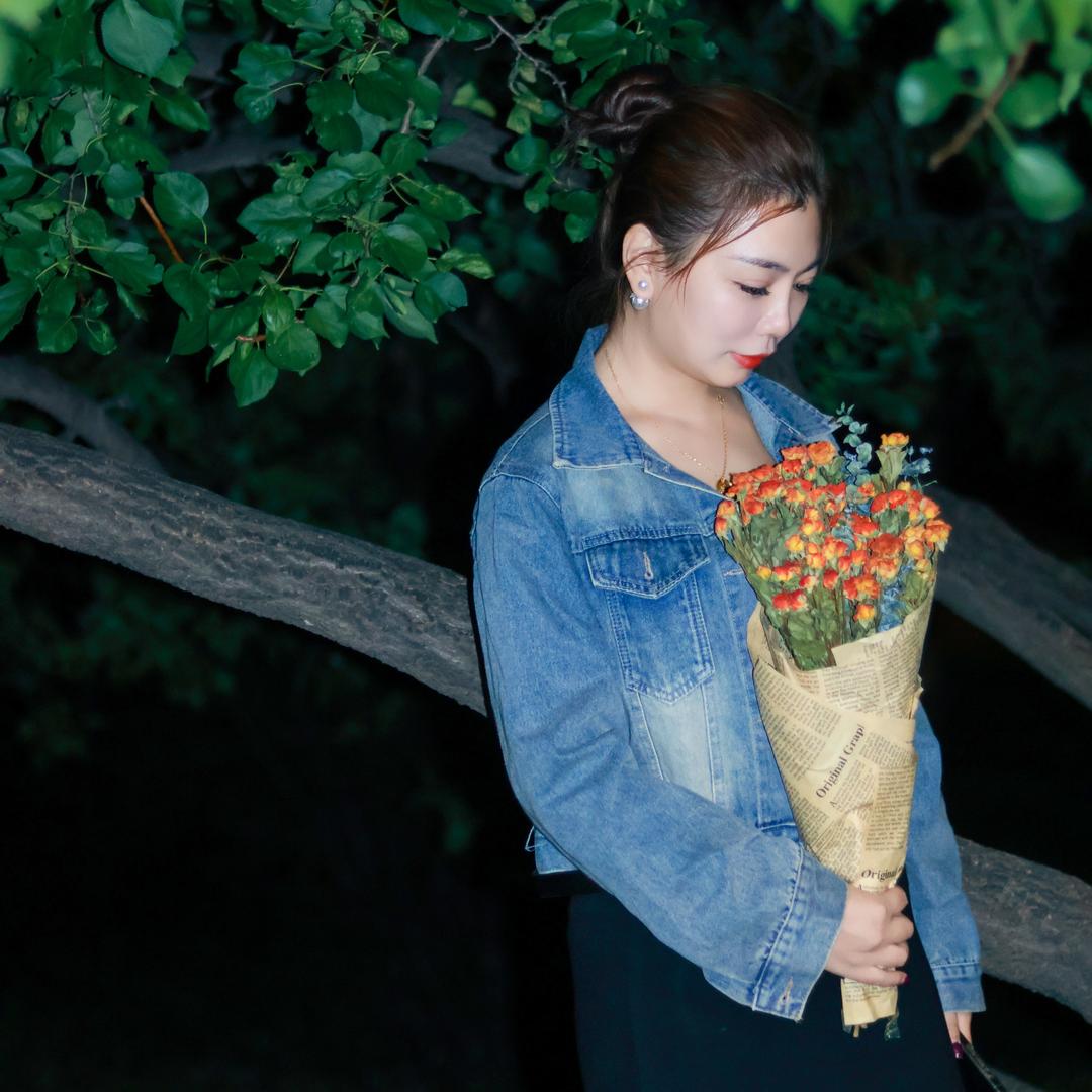 爱搓美甲的邵富贵