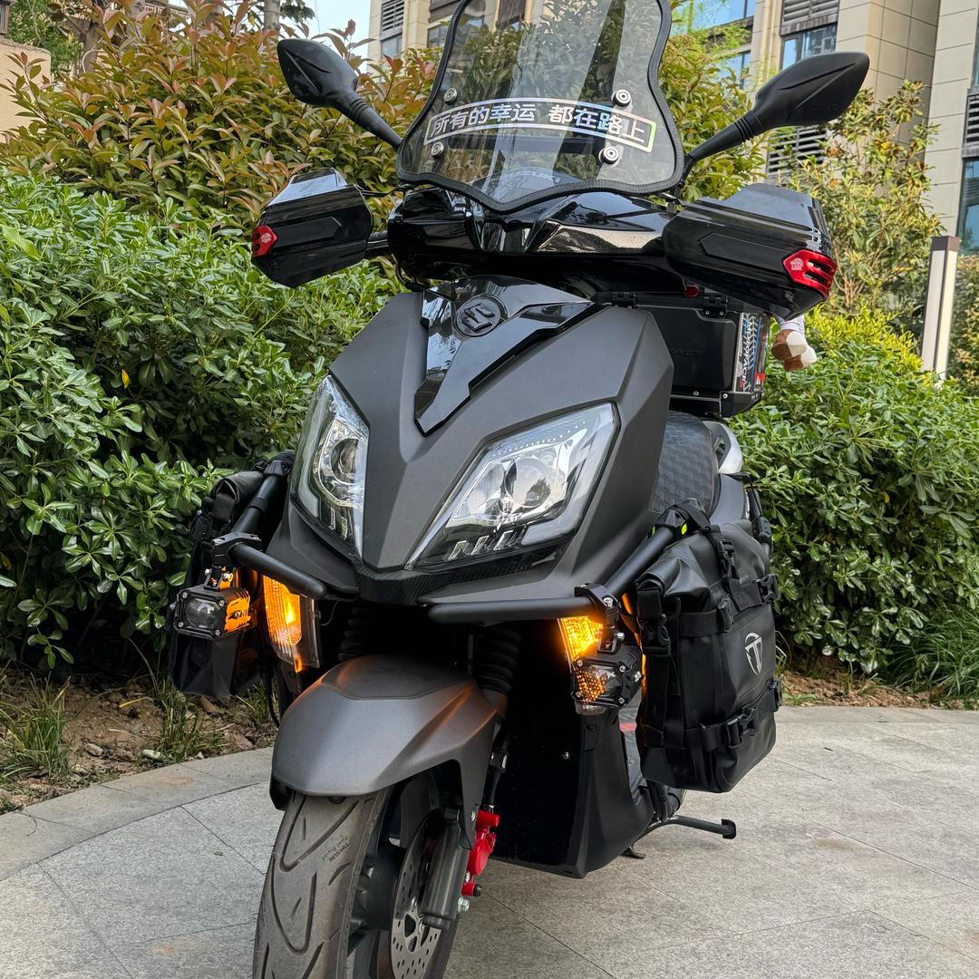 骑UY的莫小米🛵