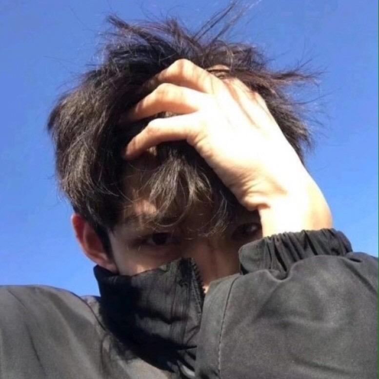 随 缘。