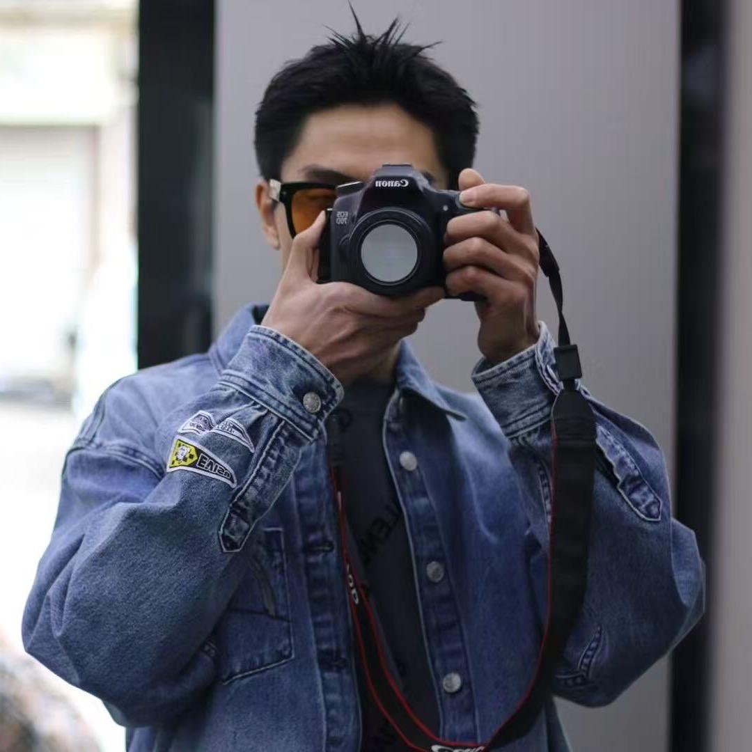 玩男发的老刘头