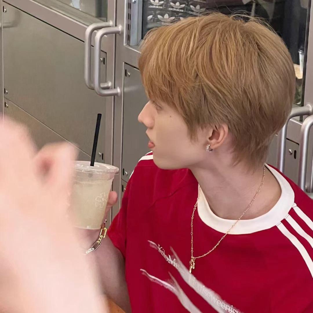 爱染发的凡凡同学