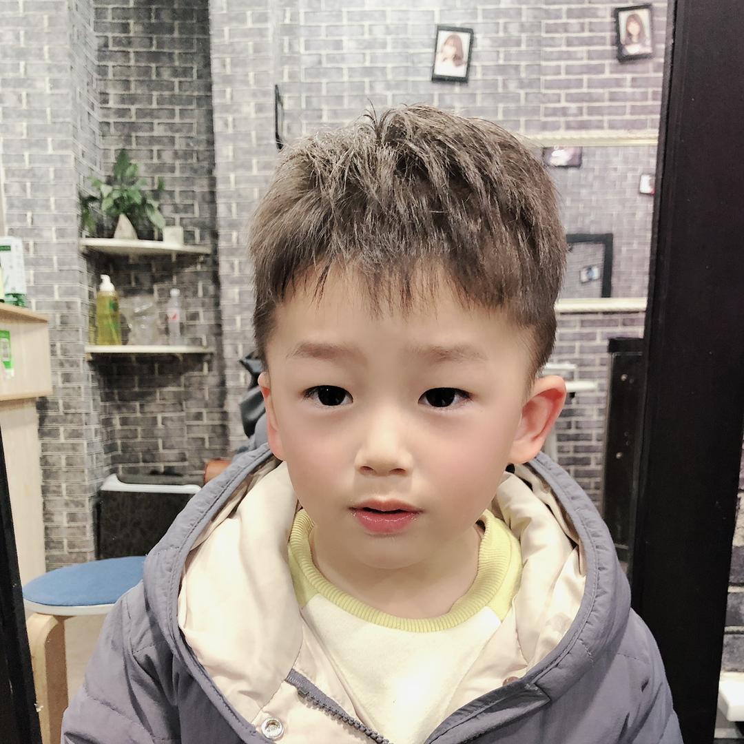 铁头小朋友