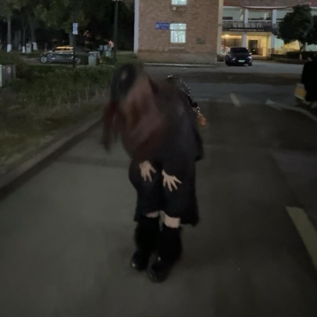 𝓨.