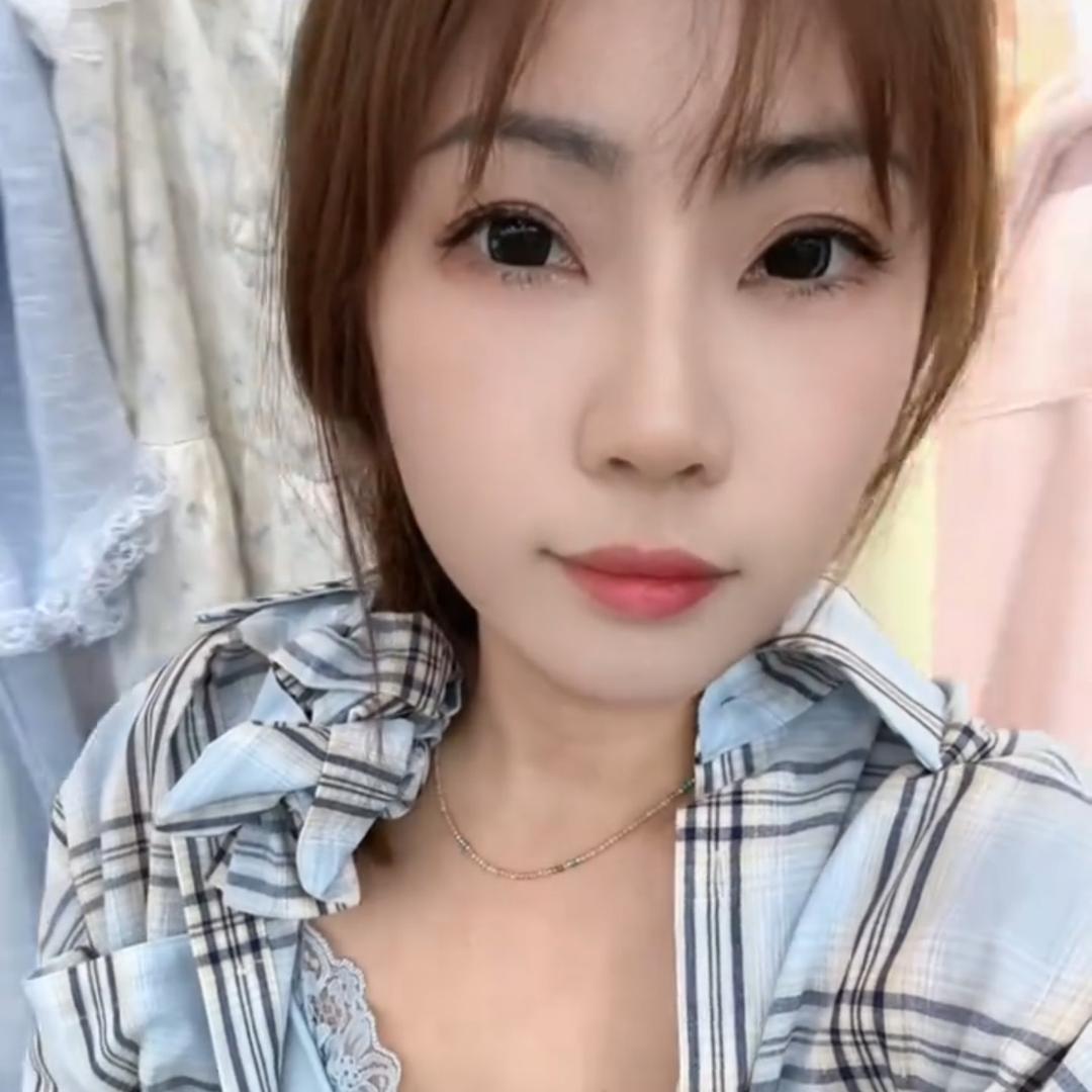 小草服饰美甲