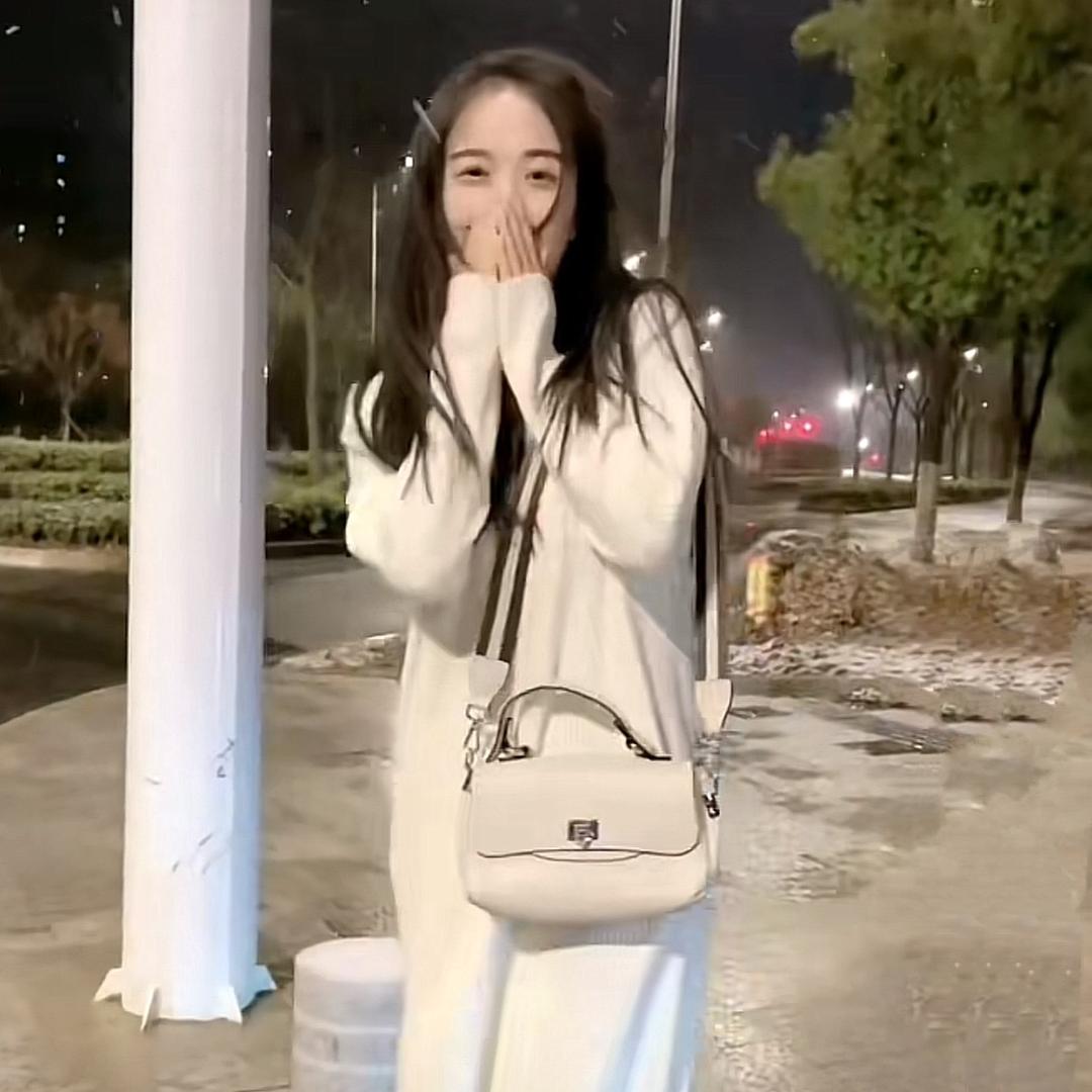 雅雅连衣裙