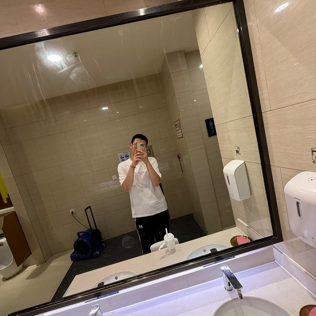 卖机车De鹏总😈