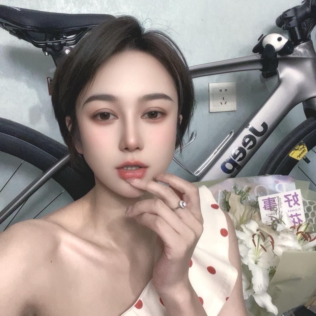 卢开心.
