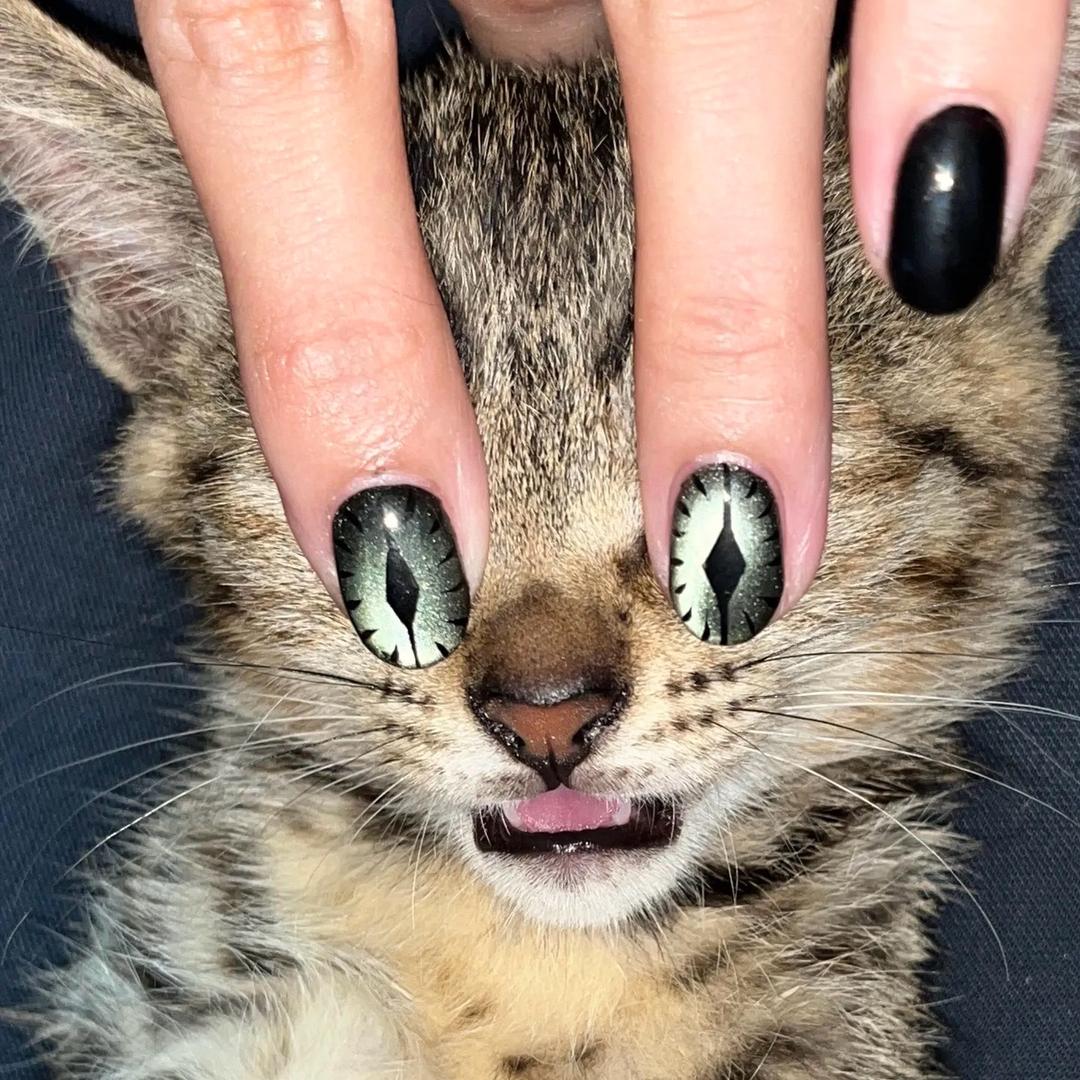 沉稳的孕妇