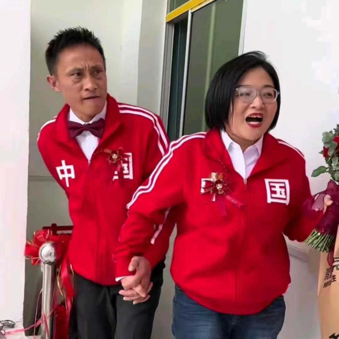 伟伟和小封姐