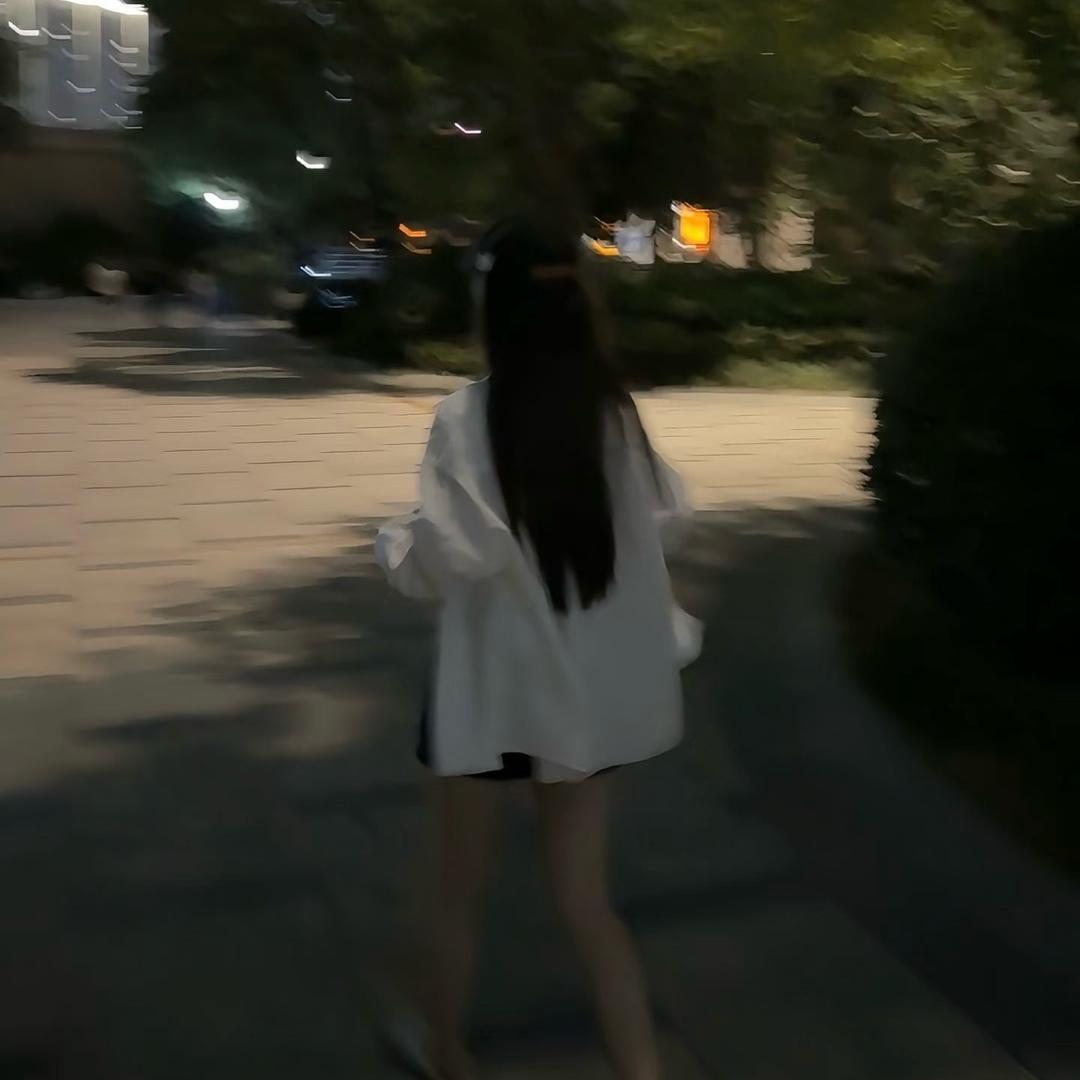 ：： 。