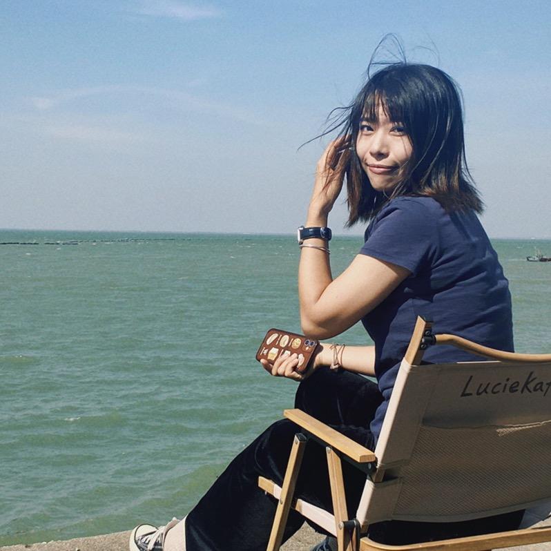 爱喝咖啡的黑猫