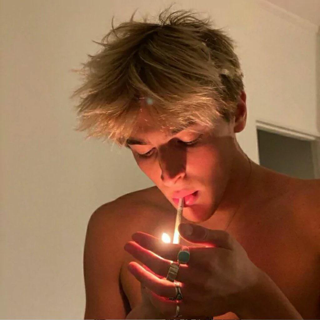 偷看你一秒