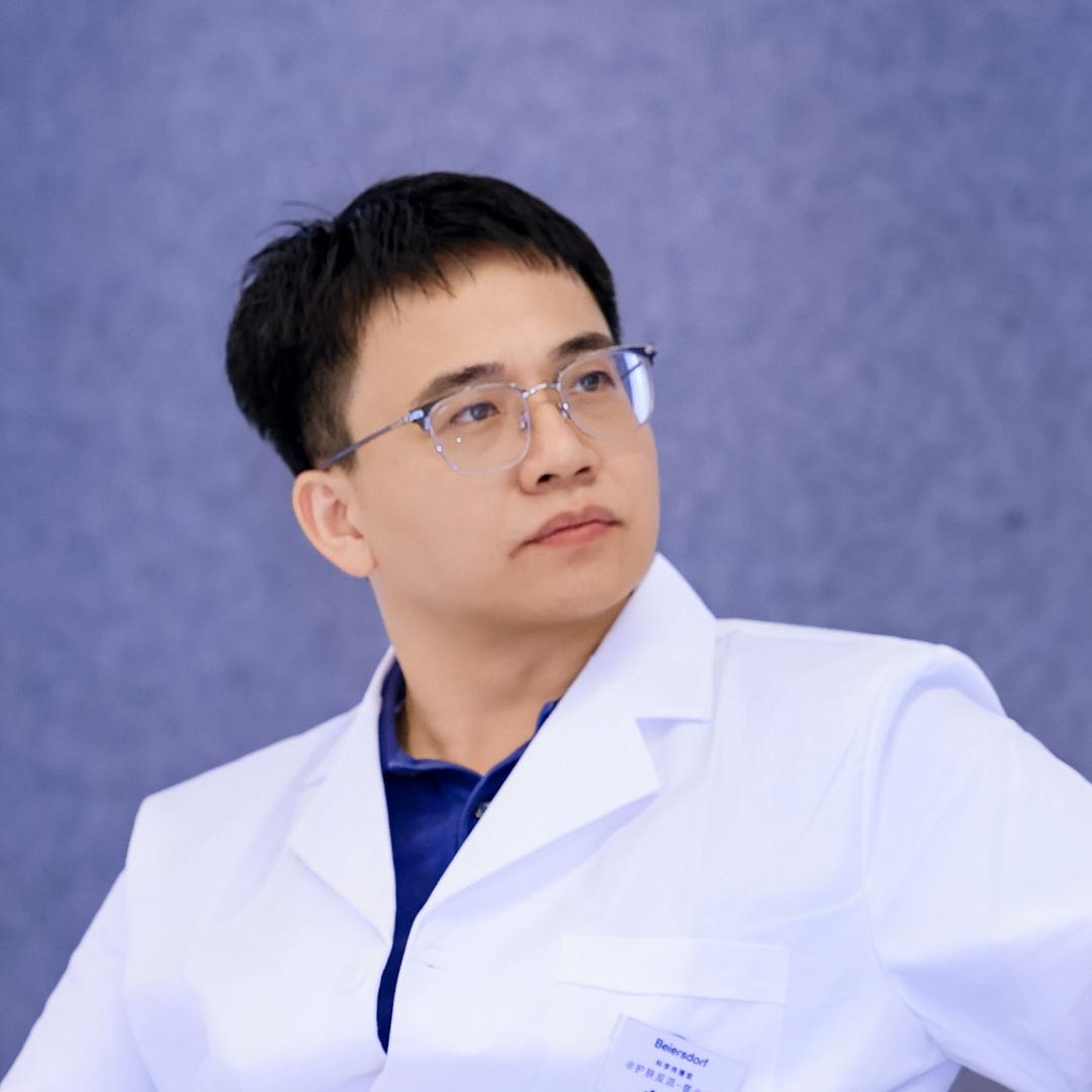 护肤反派-曾少堡