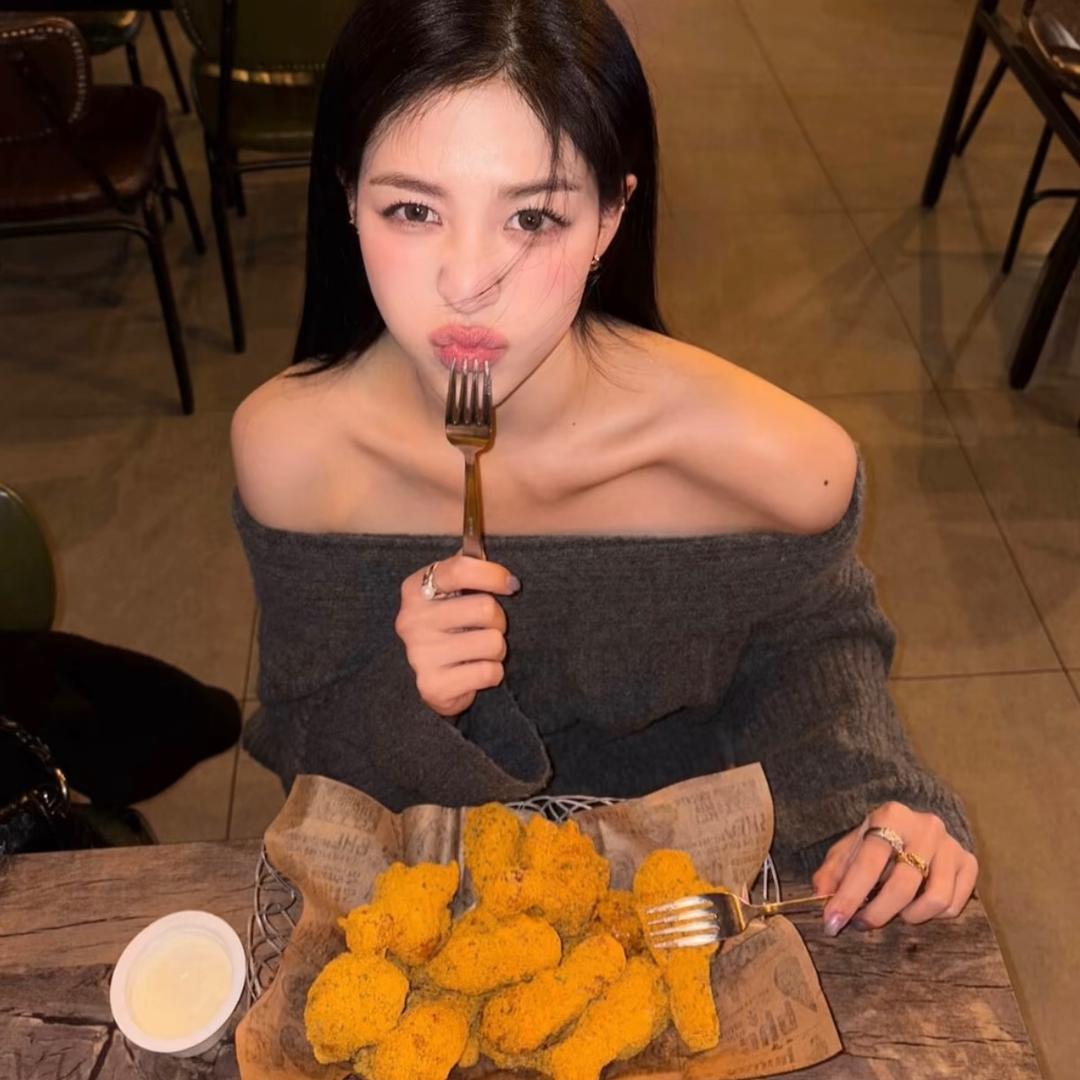 美女也会ᵉᵐᵒ