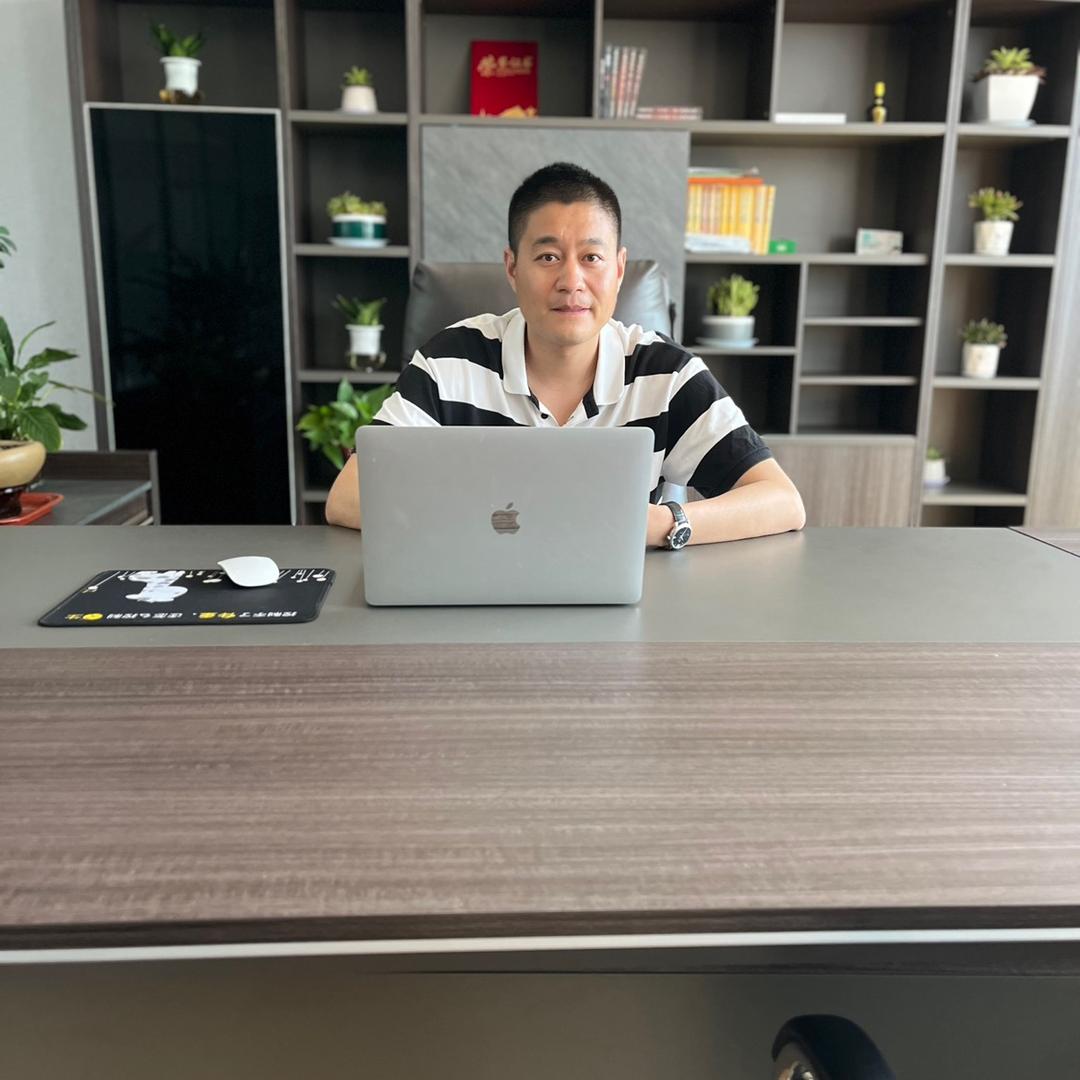 闫利见