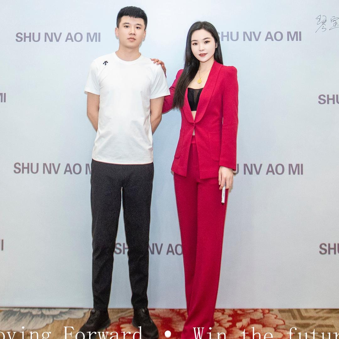 琴宝夫妇！