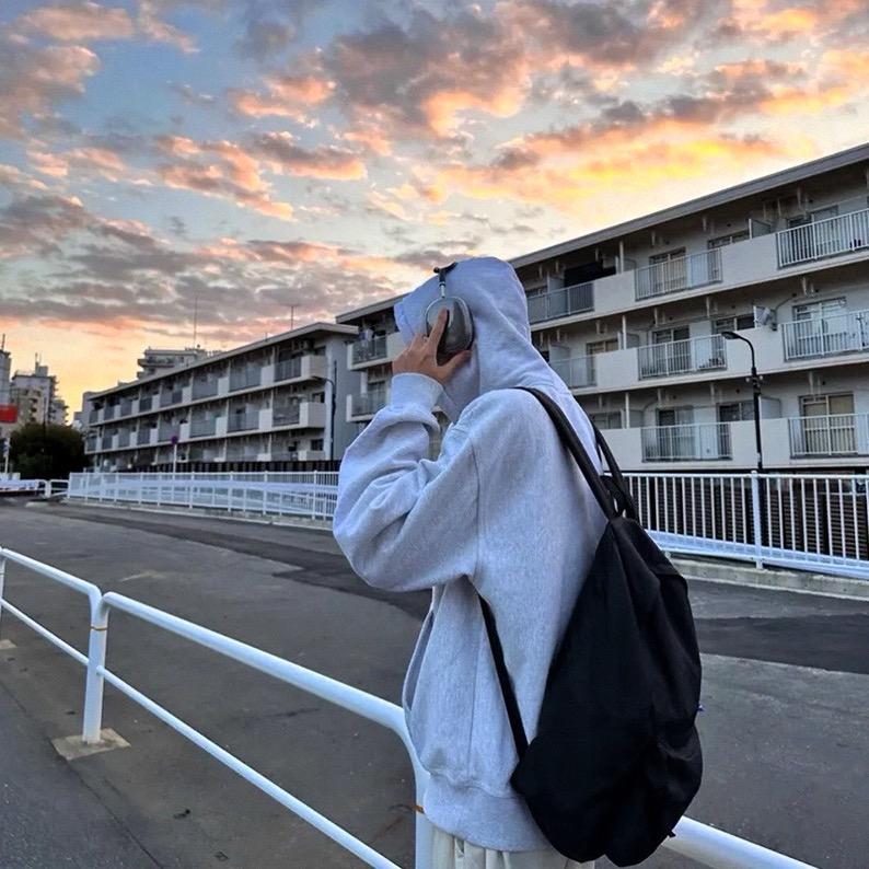 伴月闲坐