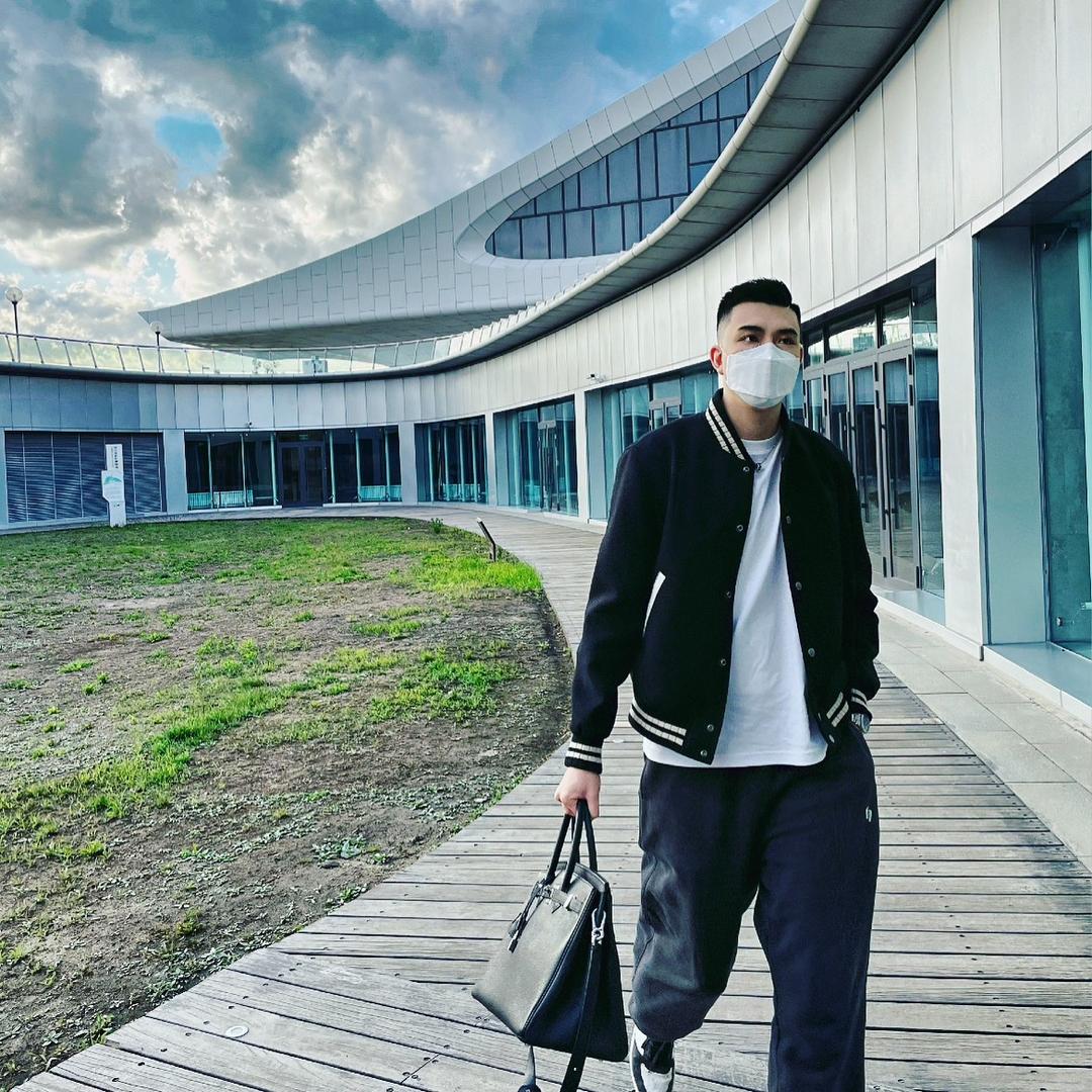 喷香水小伙子Marx