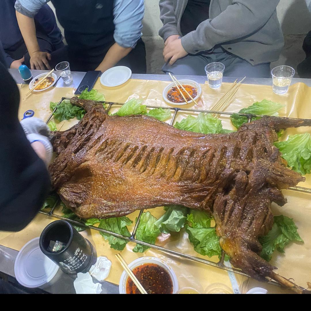 曹小贱流动烤全羊