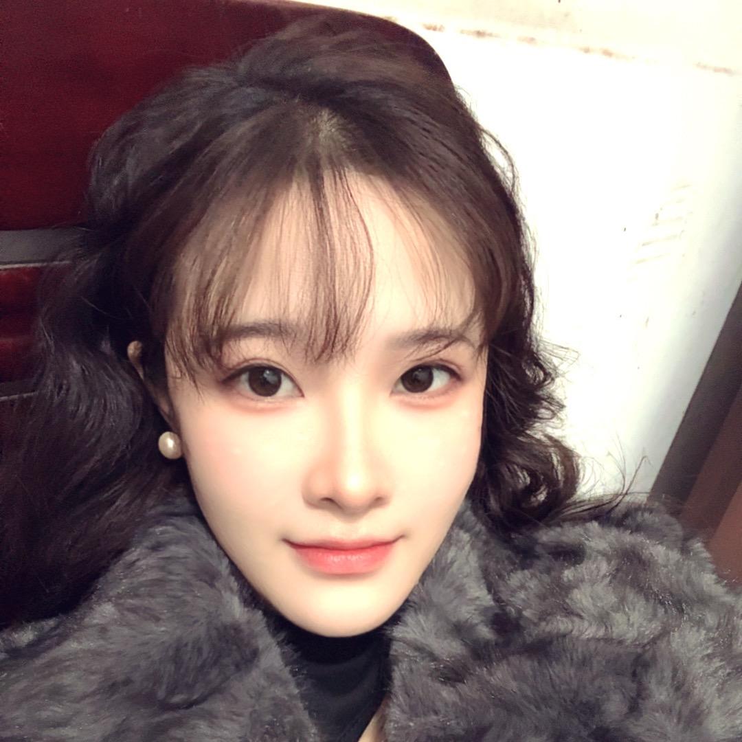 卖门的小姐姐