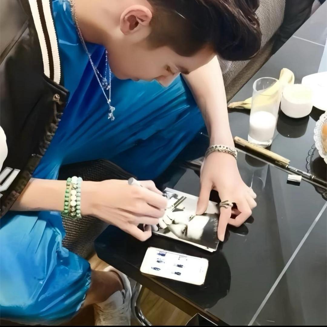 qJnM
