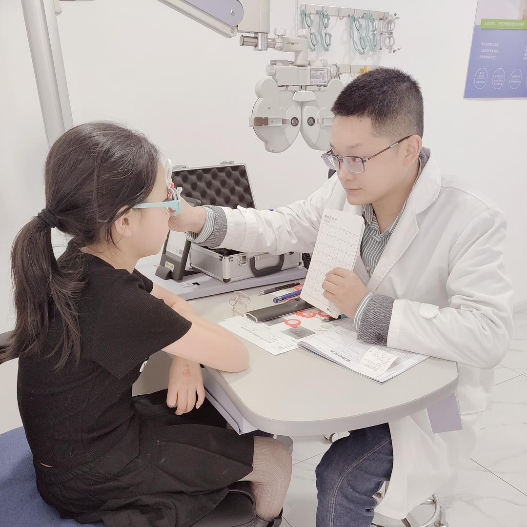 验光师郑庆 ‖ 目御视光