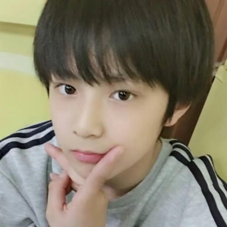 小伙儿萌萌哒