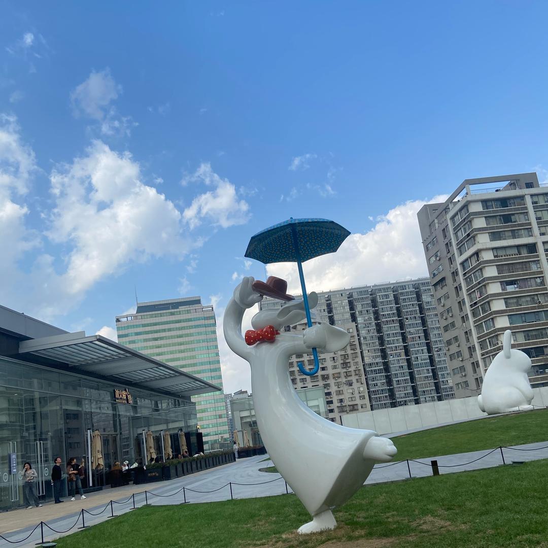 九        ·     •