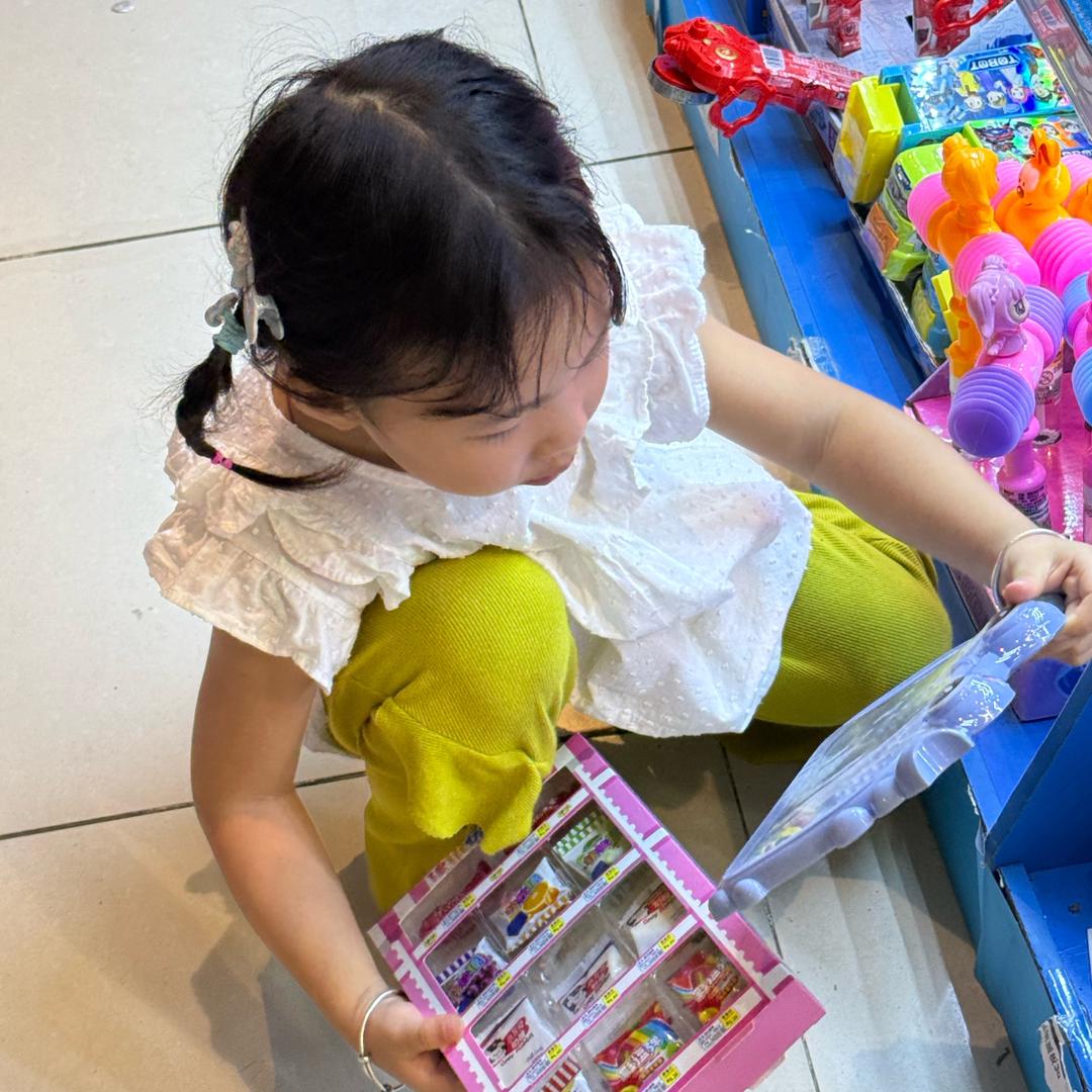 小小洛👨‍👩‍👧