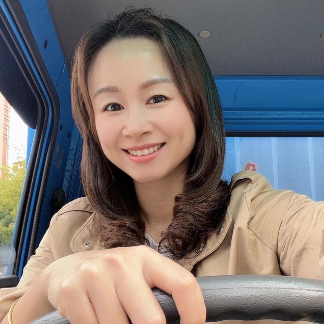 容光焕发.