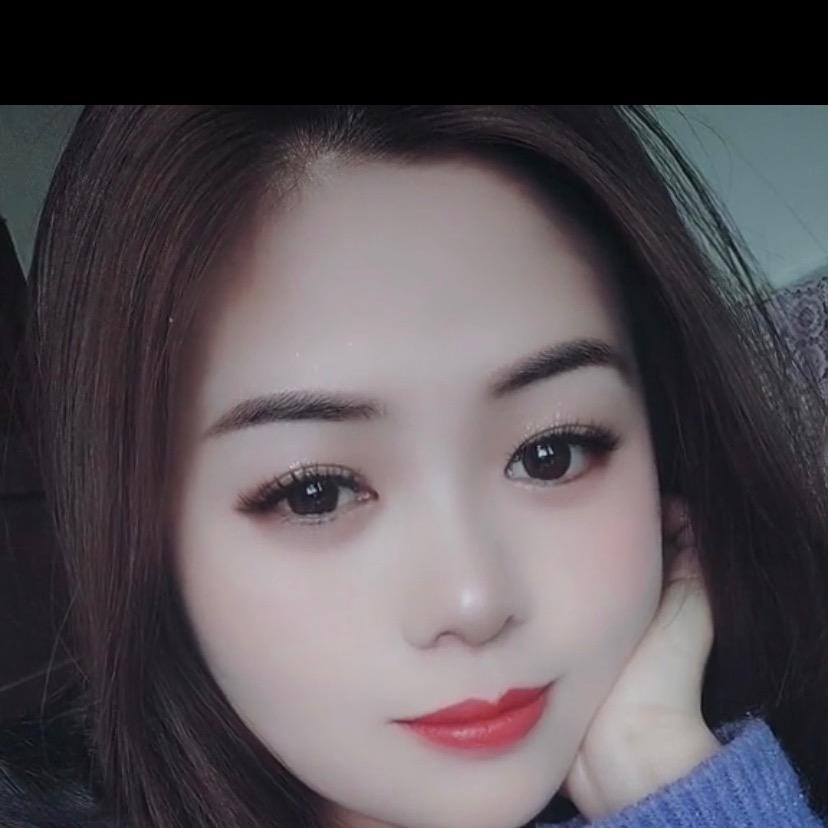 金融顾问胡一依