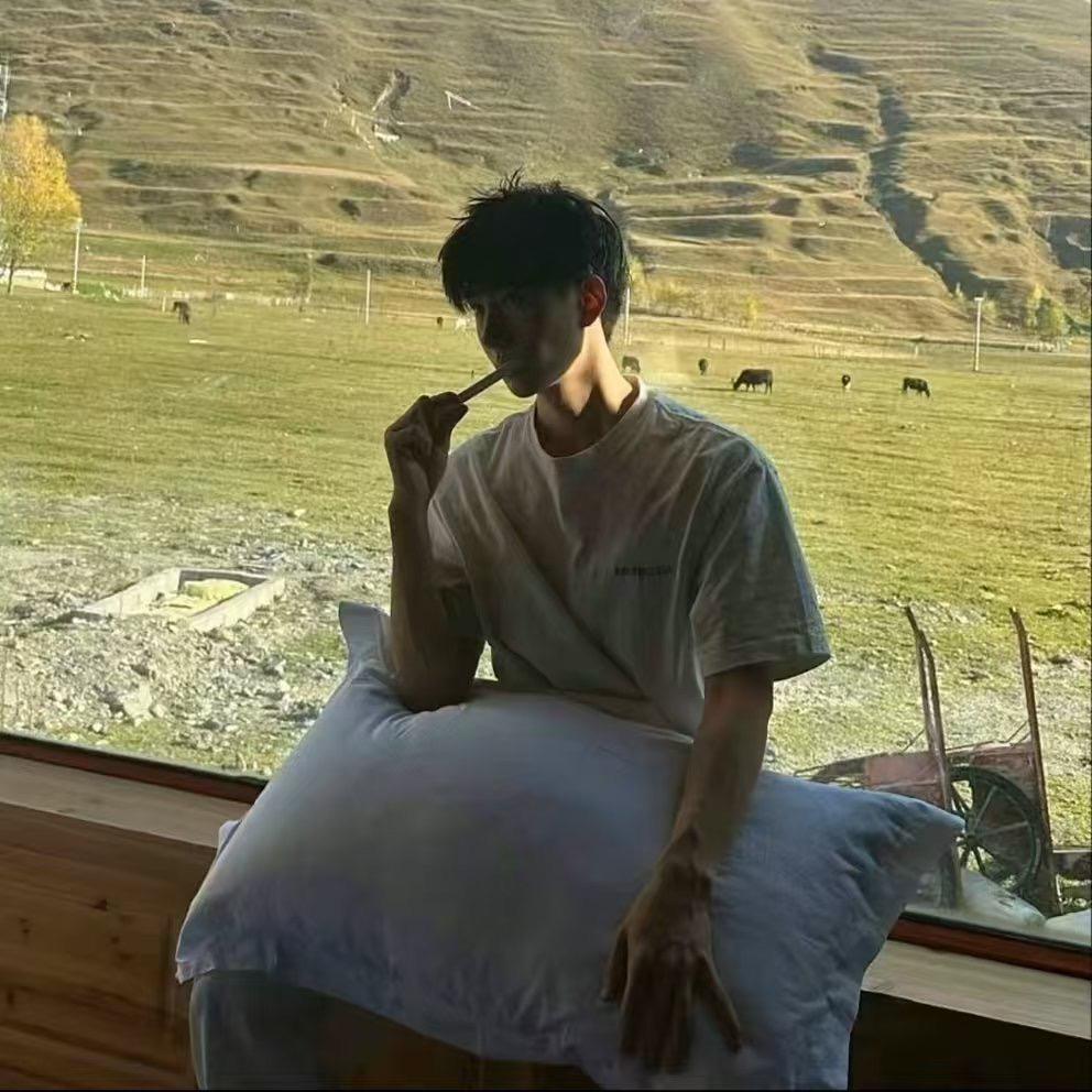 䛨