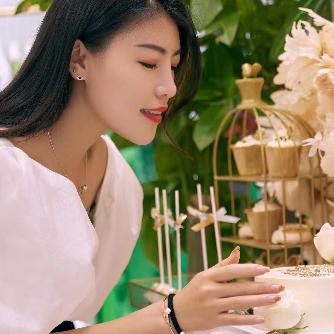 光头鸡老板娘