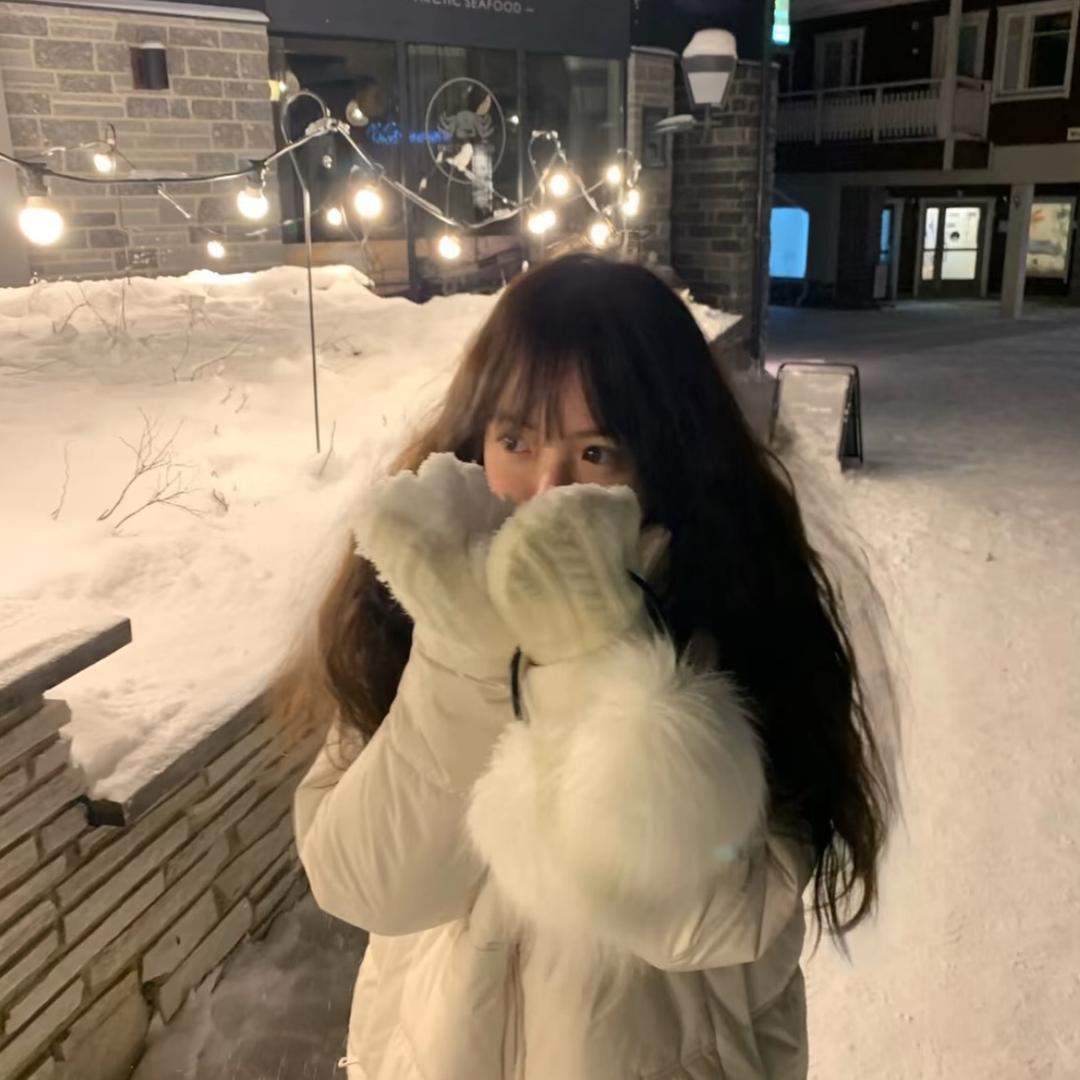 Ava_