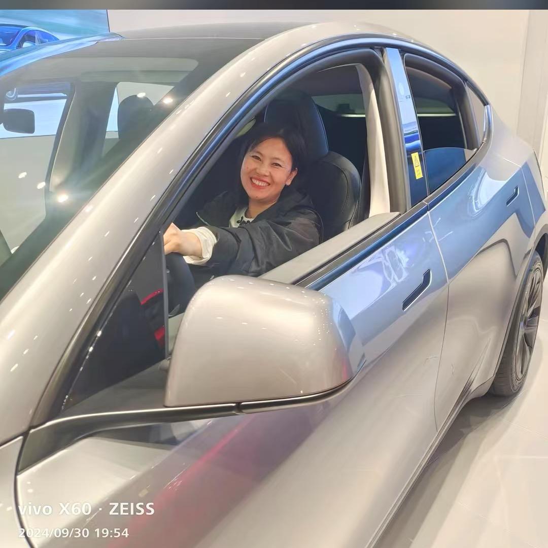 享福的白小白