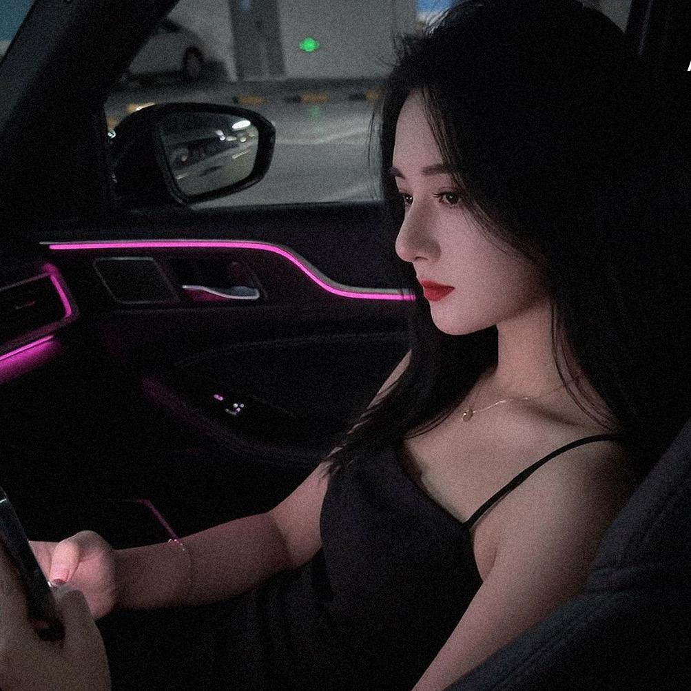 卖牛肉酱的小姐姐。