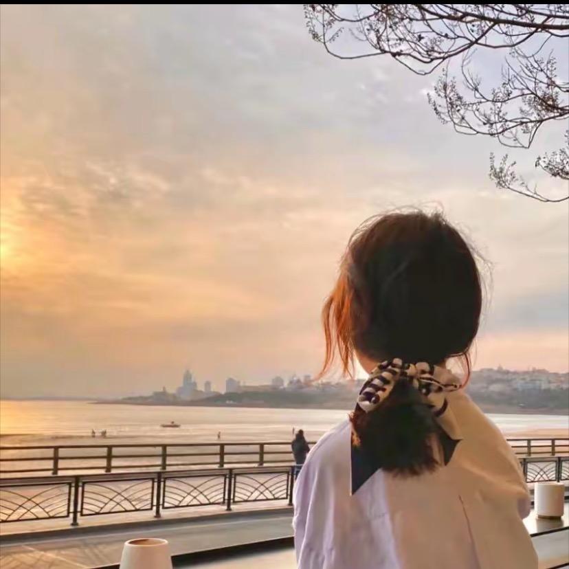 档口老板阿龙