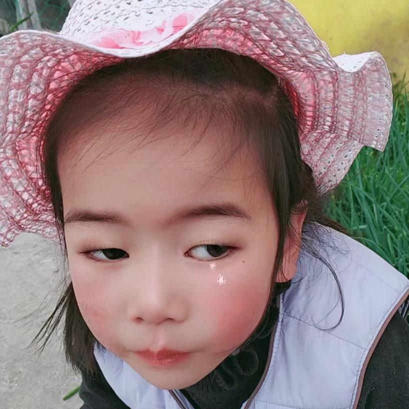 呆在绿闸下的🐱