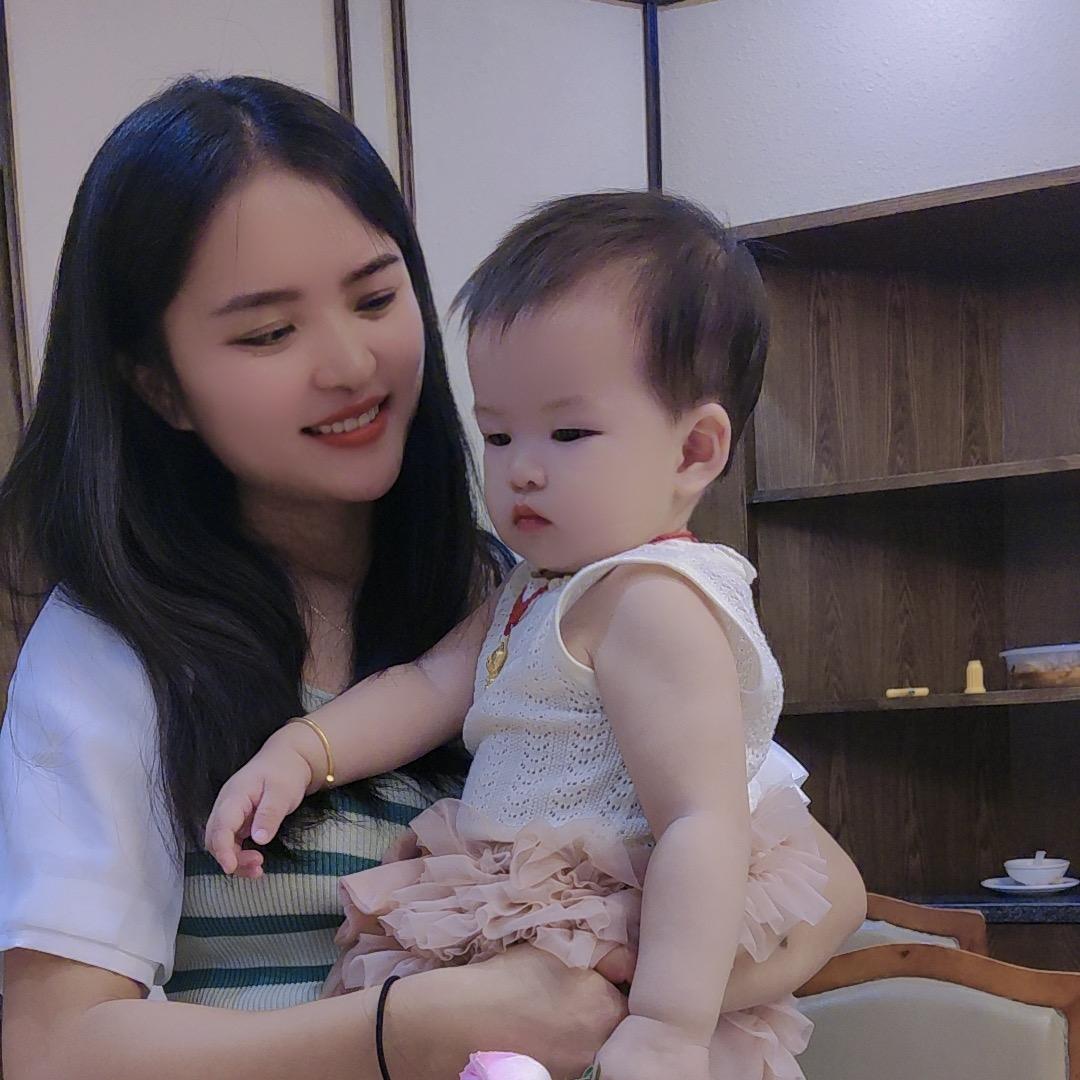 面条小姐姐（边带娃边工作）