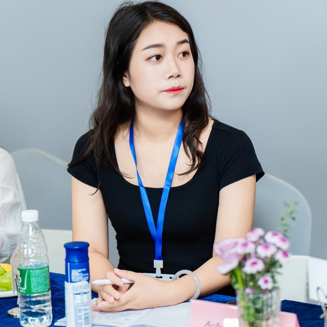 爱接睫毛的佳佳