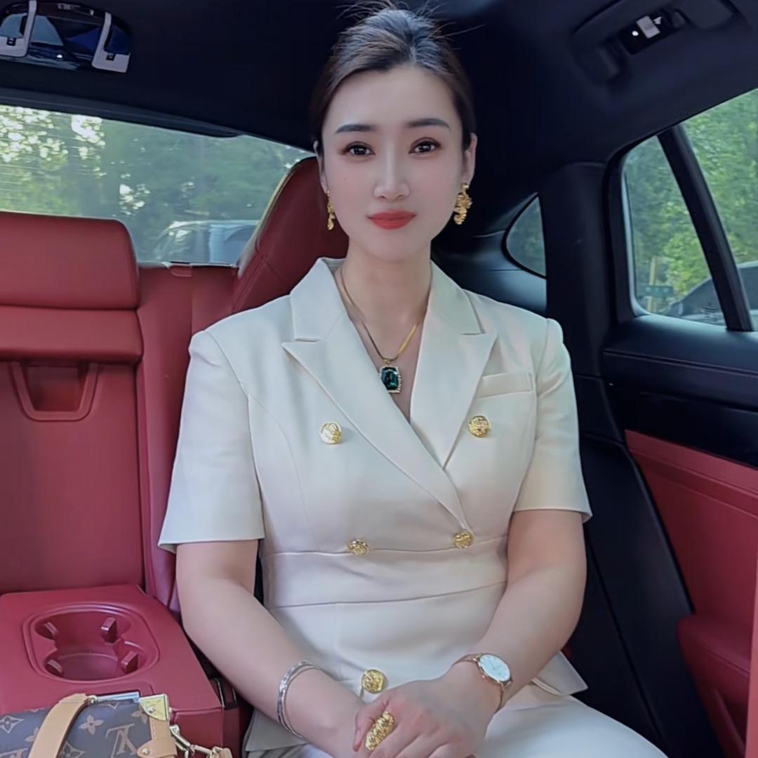 千懿（打不过郑先生）