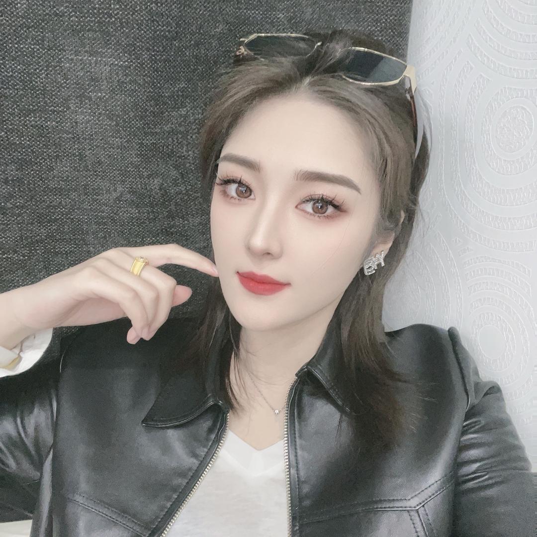 黑暗娇娃
