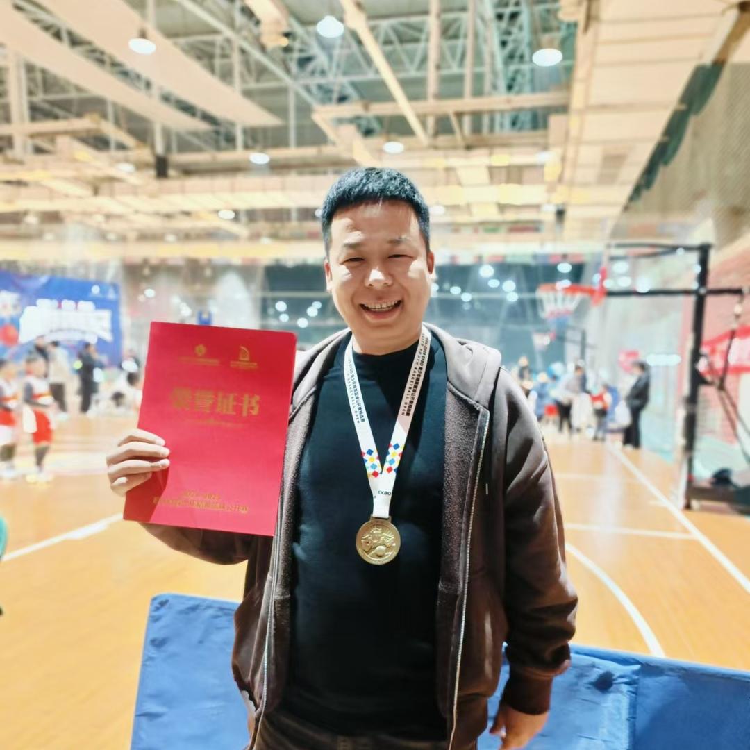 哈尔滨小匠人广告有限公司（小河标识）